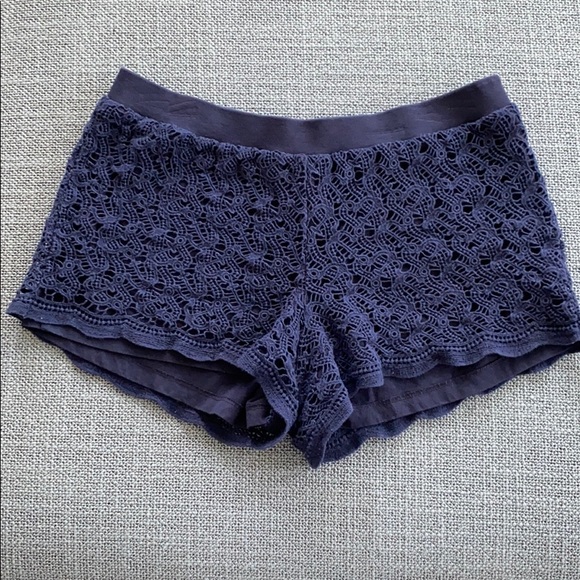 Lilly Pulitzer Pants - Lilly Pulitzer lace cotton shorts